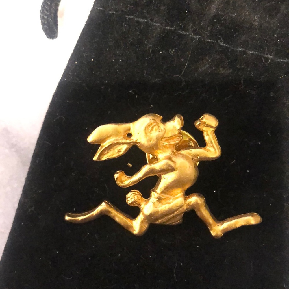 Running Rabbit Brooch-Boutique